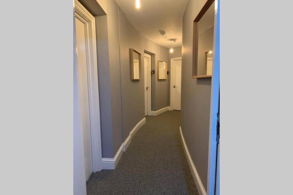 Spacious, Bright Twin Studio Apartment ลอนดอน ภายนอก รูปภาพ