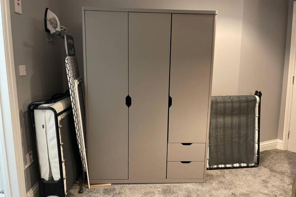 Spacious, Bright Twin Studio Apartment ลอนดอน ภายนอก รูปภาพ